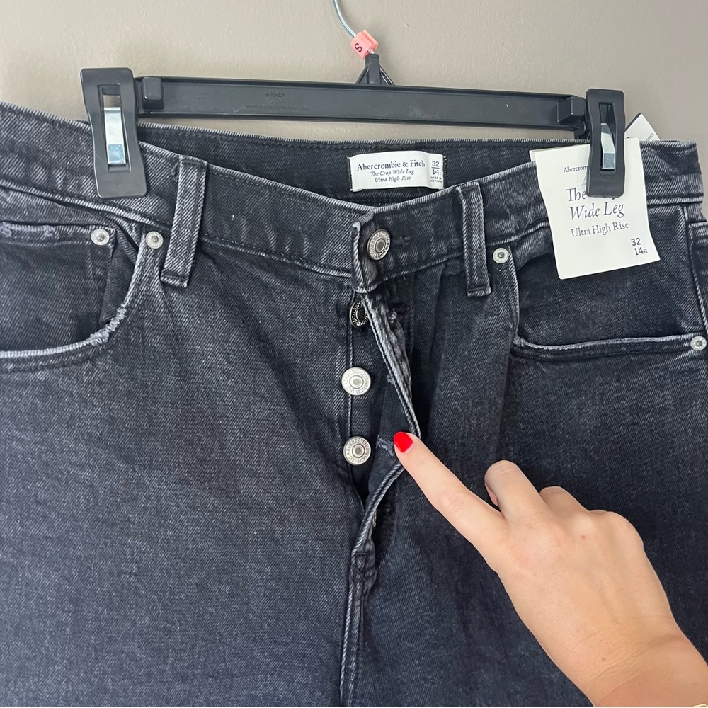 Abercrombie & Fitch Crop Wide Leg Ultra High Rise Jeans Black 32/14R - Picture 4 of 9